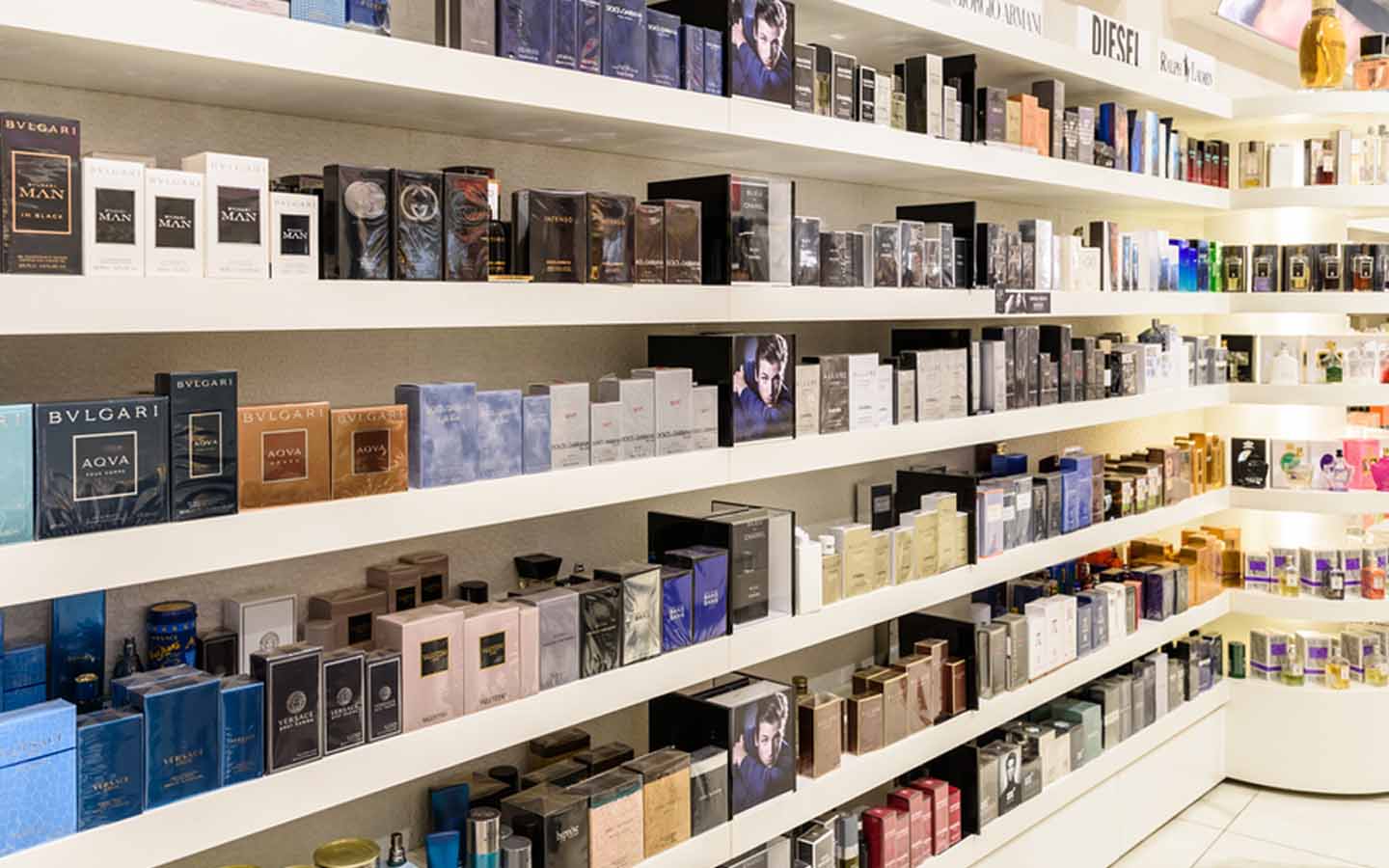 أفضل محلات العطور في دبي 2026