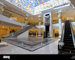 الممرات الداخلية لمحلات وافي مول دبي