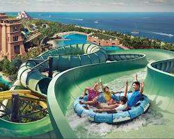 ألعاب مائية عملاقة في أكبر حديقة مائية في الإمارات