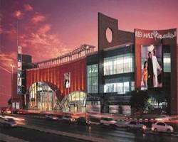 الممرات الداخلية ومحلات التسوق داخل الريف مول دبي