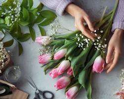 محل ورد في جميرا دبي بواجهة أنيقة وتصميم جذاب