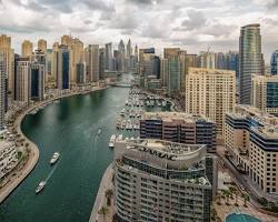 الأنشطة المائية في شاطئ دبي مارينا مثل الجت سكي والتجديف