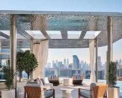 شيشة ومشروبات باردة في مقاهي مارينا دبي