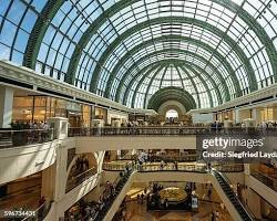 واجهة مول الإمارات الشهير في دبي