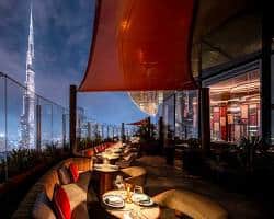 مقاهي الشيشة في مارينا دبي بإطلالة مباشرة على البحر واليخوت