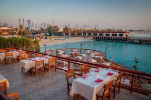 مطعم بحري بإطلالة بحرية في دبي