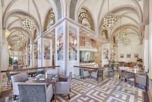 مطعم فاخر داخل قصر الإمارات في أبوظبي